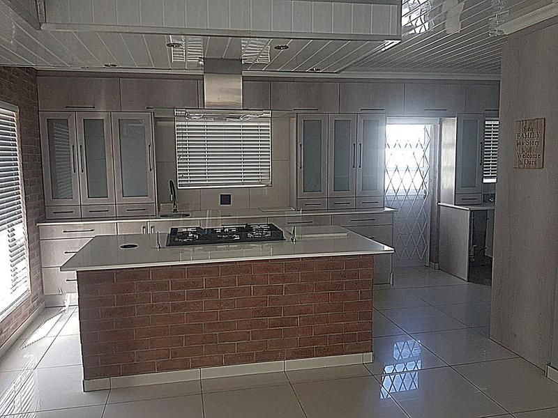 To Let 4 Bedroom Property for Rent in Edgemead Western Cape